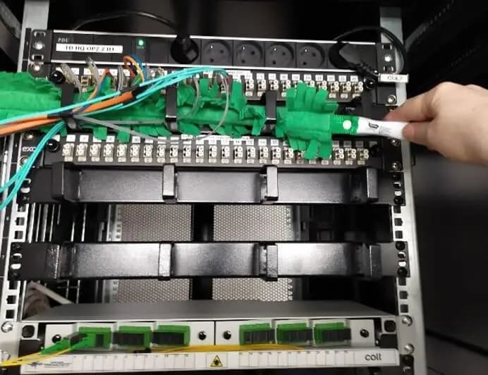 Intervention nettoyage spécialisé en salle de serveurs