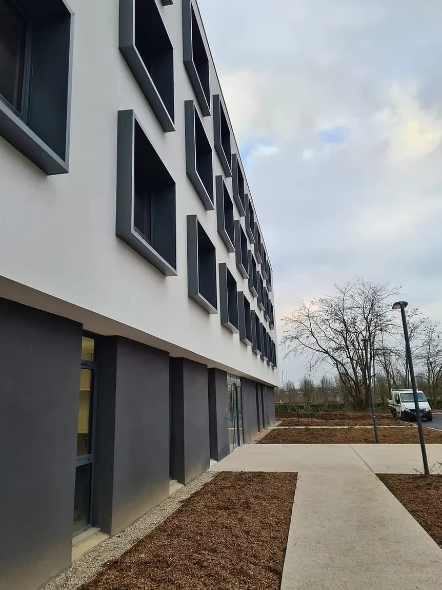 Mauvaises odeurs dans un immeuble : causes et solutions pour le syndic