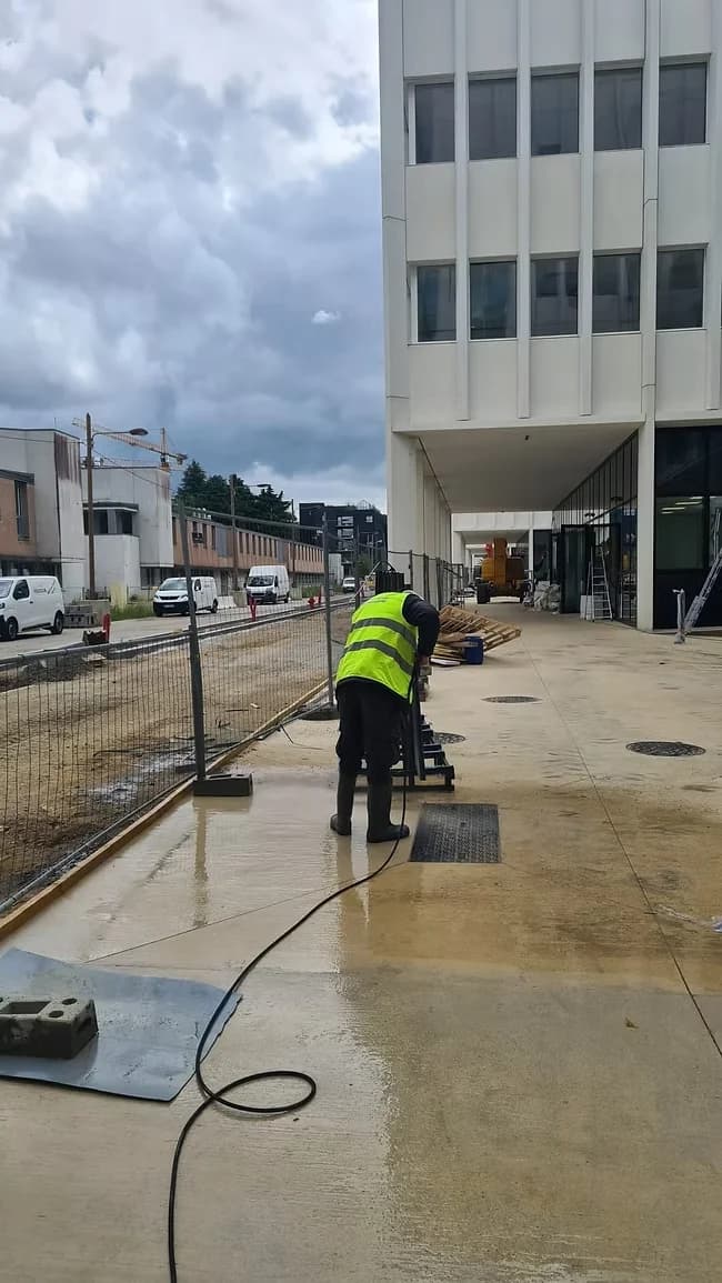 Nettoyage des sols après travaux de construction
